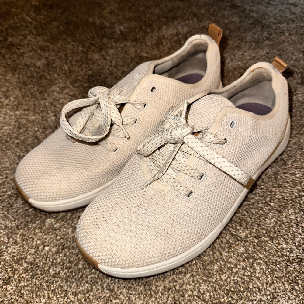 WOMENS Dr scholls Sneakers cream with Tan Accents. MUST BE BUNDLED - Picture 4 of 6